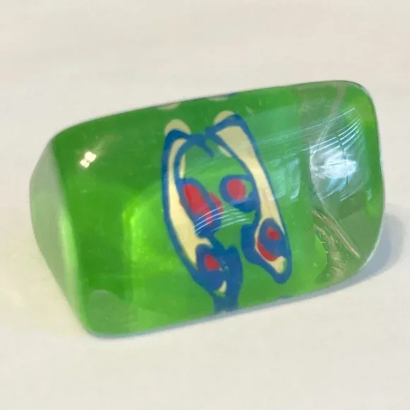 Vintage Lucite Acrylic Ring Size 6 Retro Abstract Hand Painted Green Blue Red - Picture 6 of 12